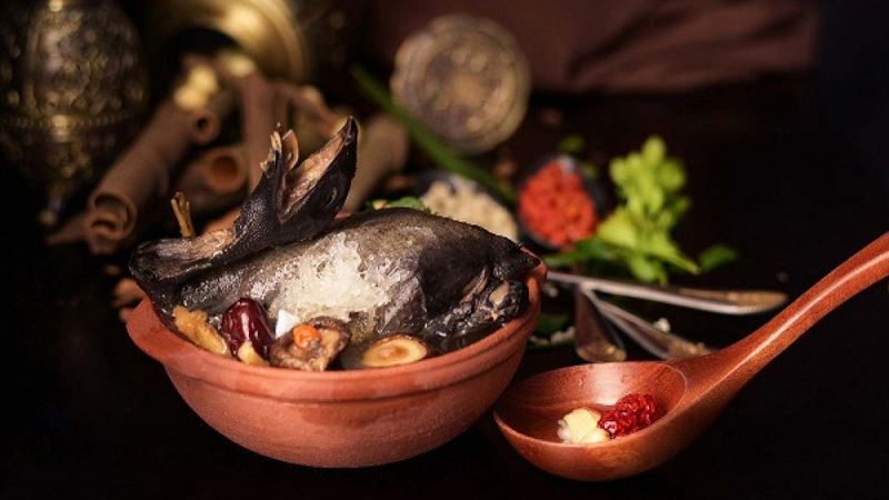 Yến chưng gà tiềm thuốc bắc là món ăn độc đáo, giàu dưỡng chất