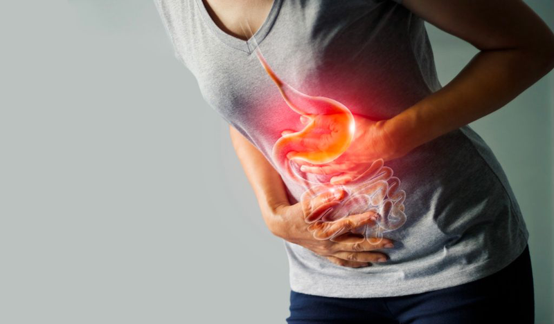 Uống nước nghệ tươi đun sôi có tác dụng gì? Giảm các triệu chứng đau dạ dày